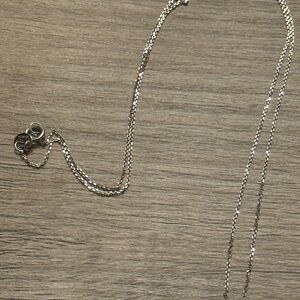 14k white gold - thin but sturdy box chain!